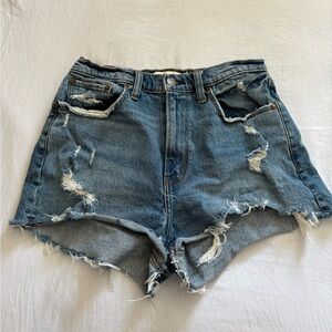Abercrombie & Fitch - The Mom Short High Rise